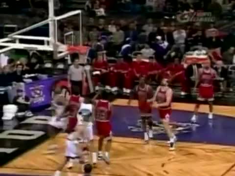 Damon Stoudamire (31pts/11asts/6threes) vs. Bulls (1996)