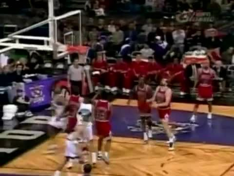 Damon Stoudamire (31pts/11asts/6threes) vs. Bulls (1996)